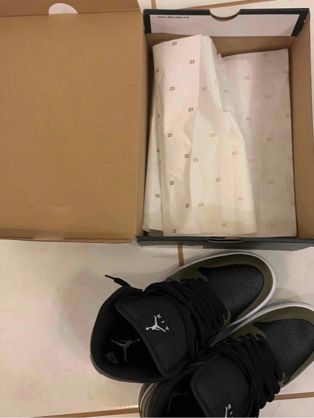 Air Jordan 1 Mid ‘Medium Olive’ Sneakers